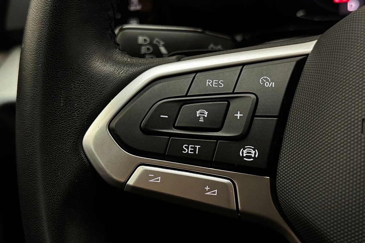 Volkswagen Golf Sportscombi 1.5 eTSI Automat Massage Nav Kamera Cockpit Keyless MOMS – bild 20 av 34