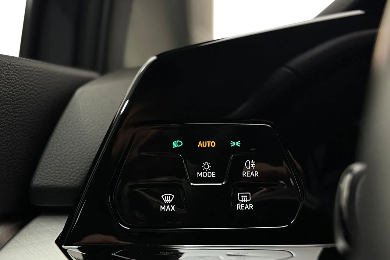 Volkswagen Golf Sportscombi 1.5 eTSI Automat Massage Nav Kamera Cockpit Keyless MOMS – bild 32 av 34