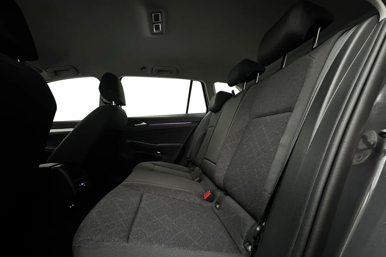 Volkswagen Golf Sportscombi 1.5 eTSI Automat Massage Nav Kamera Cockpit Keyless MOMS – bild 15 av 34