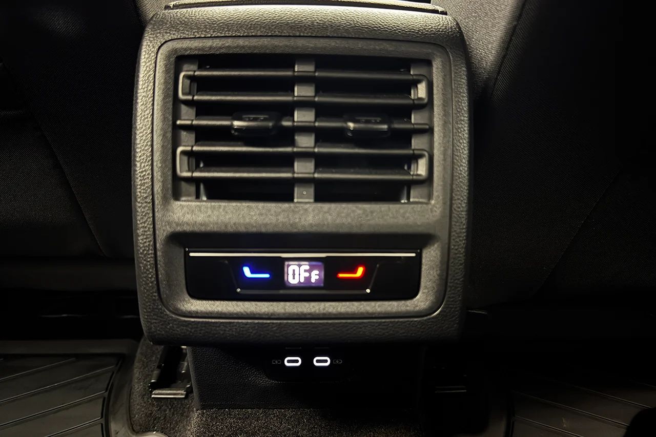 Volkswagen Golf Sportscombi 1.5 eTSI Automat Massage Nav Kamera Cockpit Keyless MOMS – bild 17 av 34