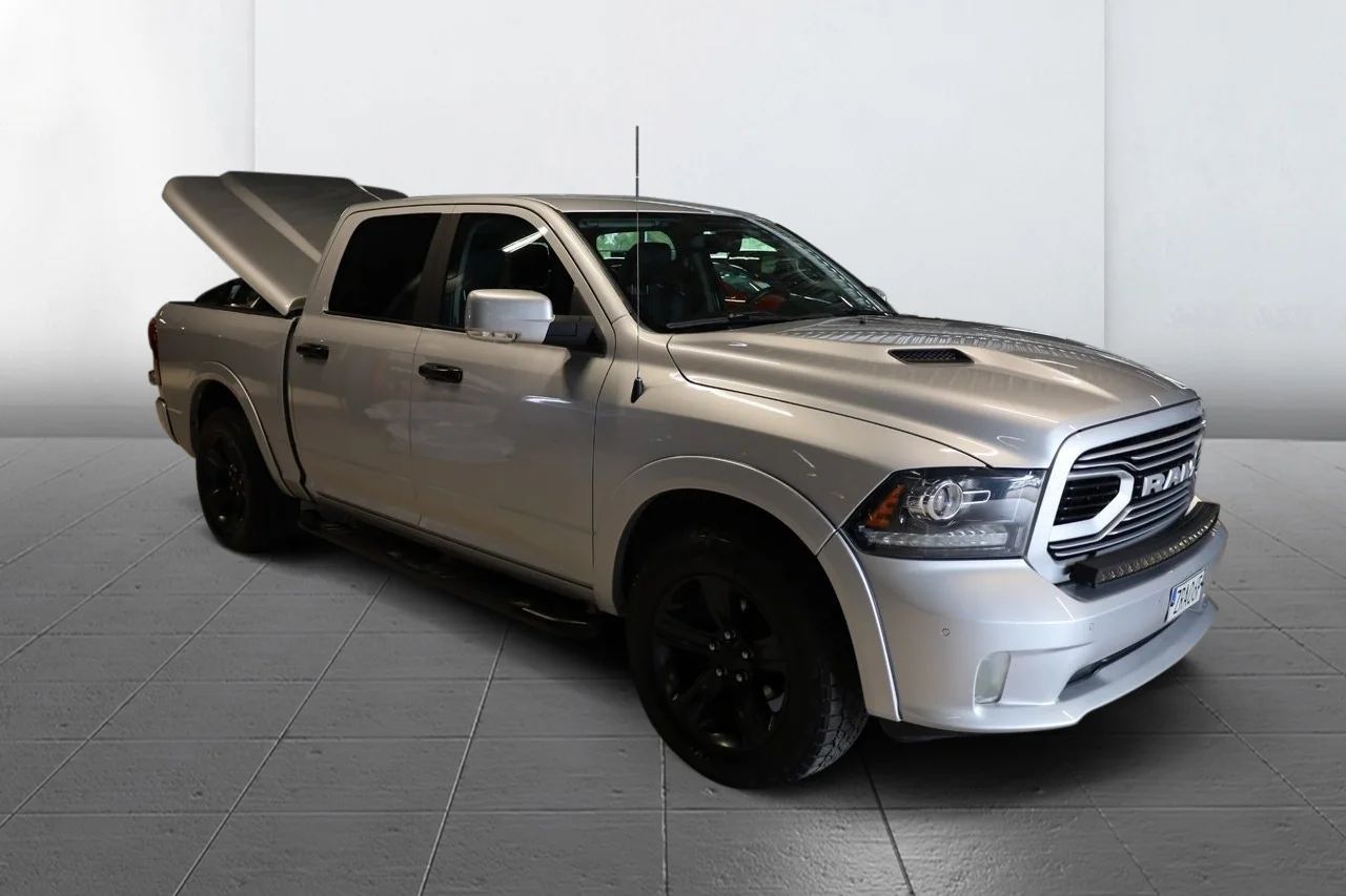 Dodge RAM 1500 Sport 5.7 V8 HEMI 4x4 Drag Pano Kåpa Skinn 395hk – bild 4 av 12