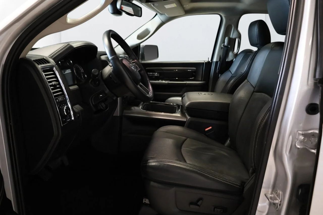 Dodge RAM 1500 Sport 5.7 V8 HEMI 4x4 Drag Pano Kåpa Skinn 395hk – bild 6 av 12