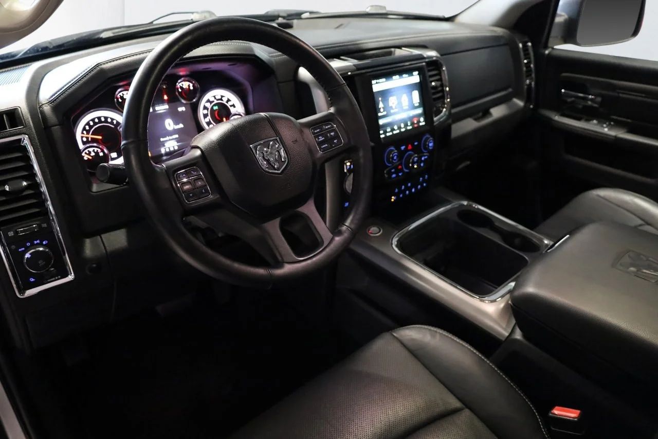 Dodge RAM 1500 Sport 5.7 V8 HEMI 4x4 Drag Pano Kåpa Skinn 395hk – bild 7 av 12