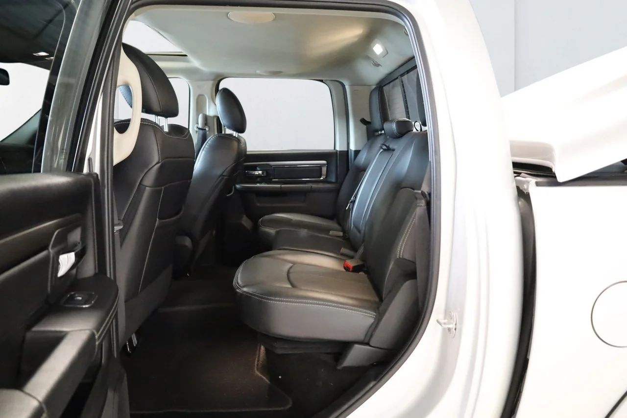 Dodge RAM 1500 Sport 5.7 V8 HEMI 4x4 Drag Pano Kåpa Skinn 395hk – bild 9 av 12