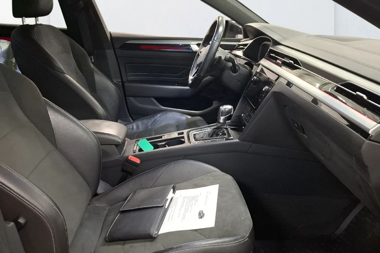 Volkswagen Arteon eHybrid R-Line Drag Värmare DCC Massage MOMS 218hk – bild 7 av 11