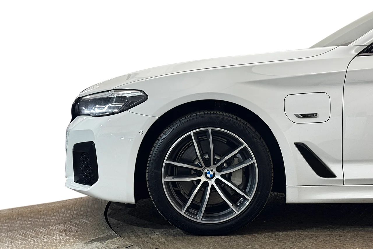 BMW 530e Touring M Sport Drag Cockpit Nav Kamera Läder MOMS 292hk – bild 10 av 42