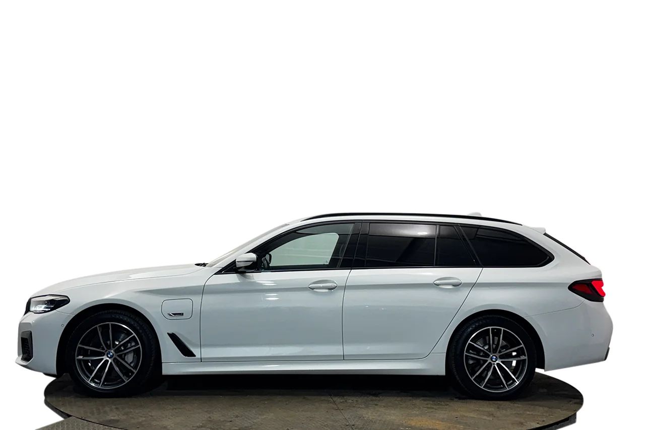BMW 530e Touring M Sport Drag Cockpit Nav Kamera Läder MOMS 292hk – bild 9 av 42