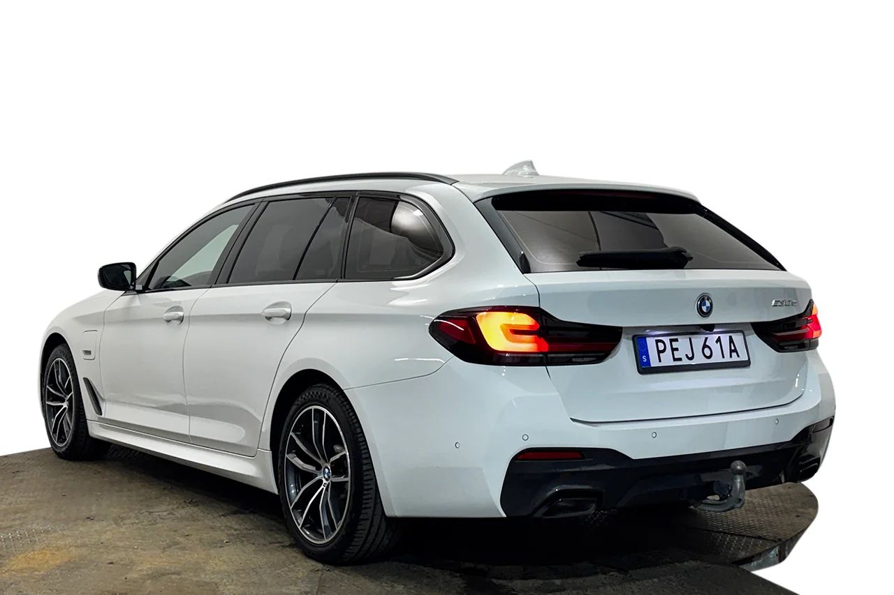 BMW 530e Touring M Sport Drag Cockpit Nav Kamera Läder MOMS 292hk – bild 8 av 42