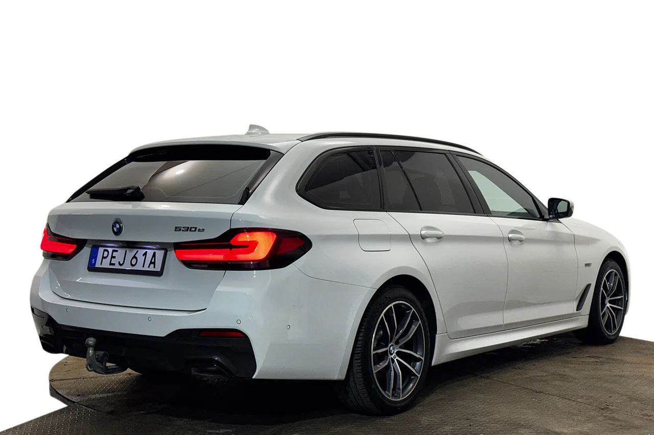 BMW 530e Touring M Sport Drag Cockpit Nav Kamera Läder MOMS 292hk – bild 5 av 42