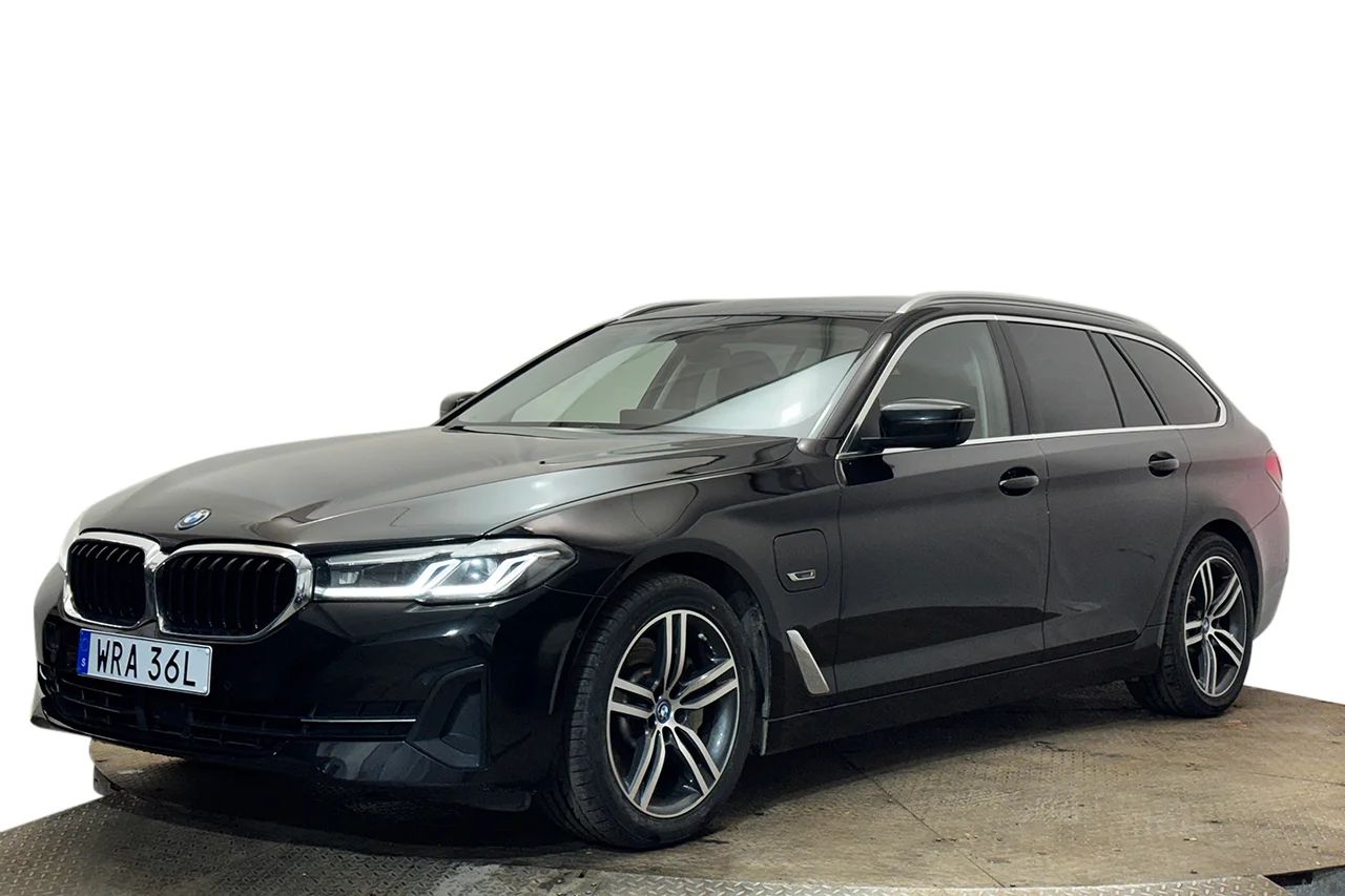 BMW 530e xDrive Touring Inno Drag HUD 360° Läder P-Klimat Matrix 292hk