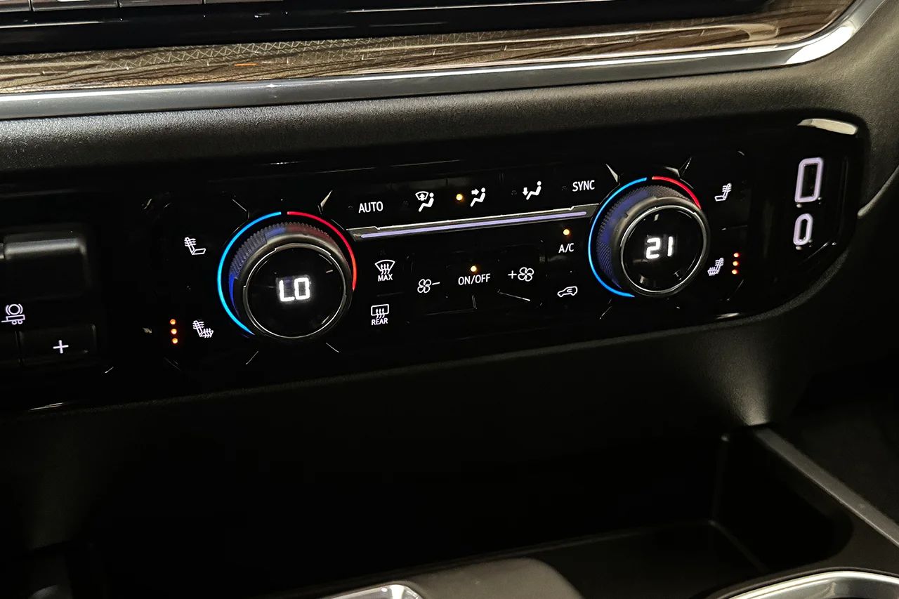 Chevrolet Silverado 1500 Crew 5.3 V8 Drag 360° Cockpit BOSE Läder LED MOMS 360hk – bild 24 av 28