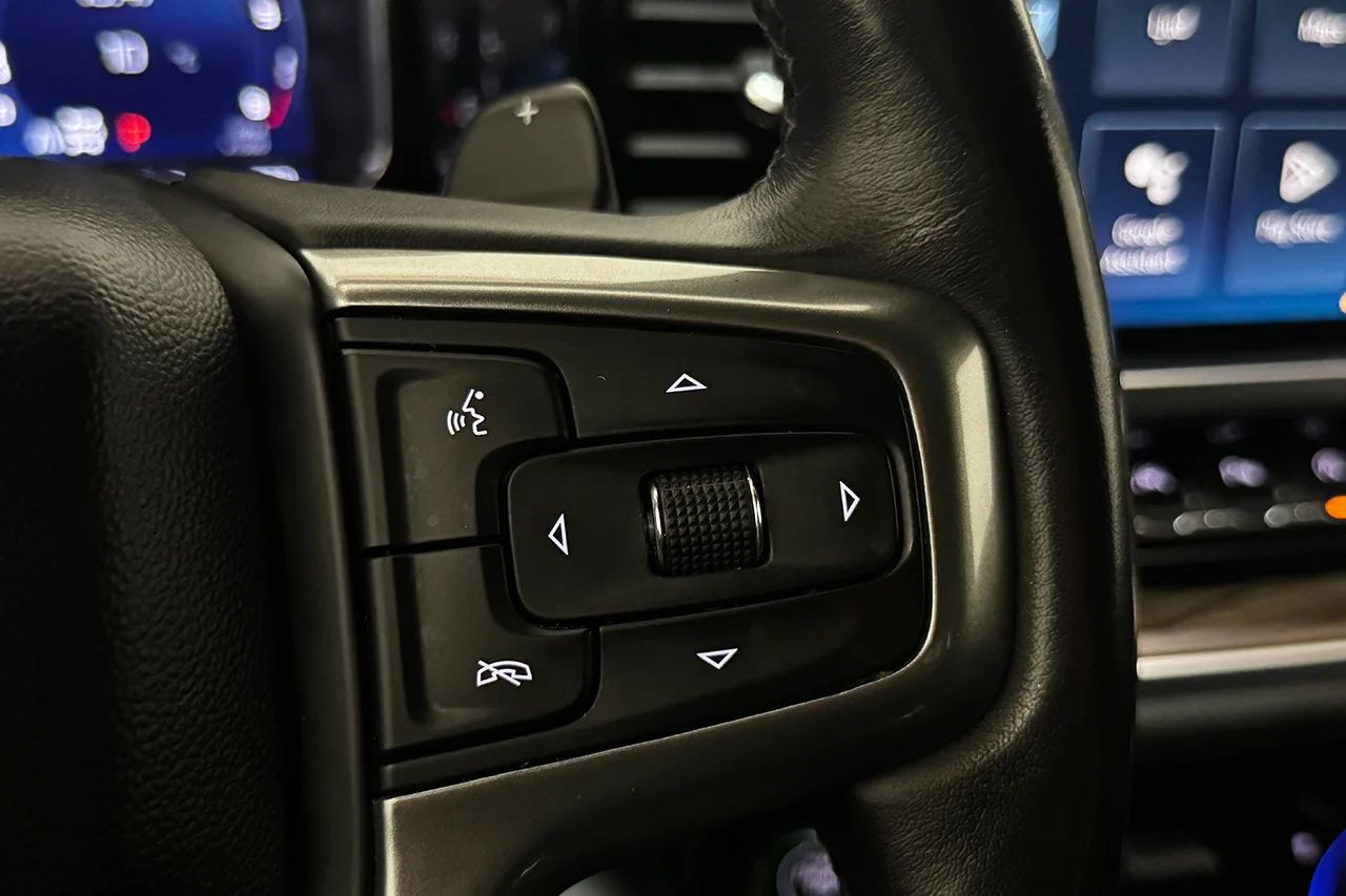 Chevrolet Silverado 1500 Crew 5.3 V8 Drag 360° Cockpit BOSE Läder LED MOMS 360hk – bild 17 av 28