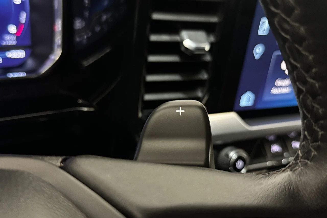 Chevrolet Silverado 1500 Crew 5.3 V8 Drag 360° Cockpit BOSE Läder LED MOMS 360hk – bild 19 av 28