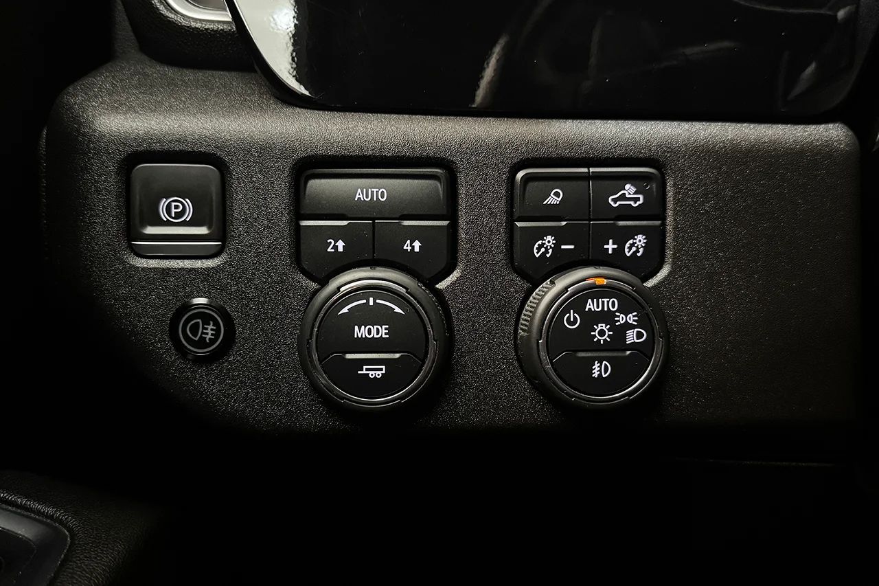 Chevrolet Silverado 1500 Crew 5.3 V8 Drag 360° Cockpit BOSE Läder LED MOMS 360hk – bild 26 av 28