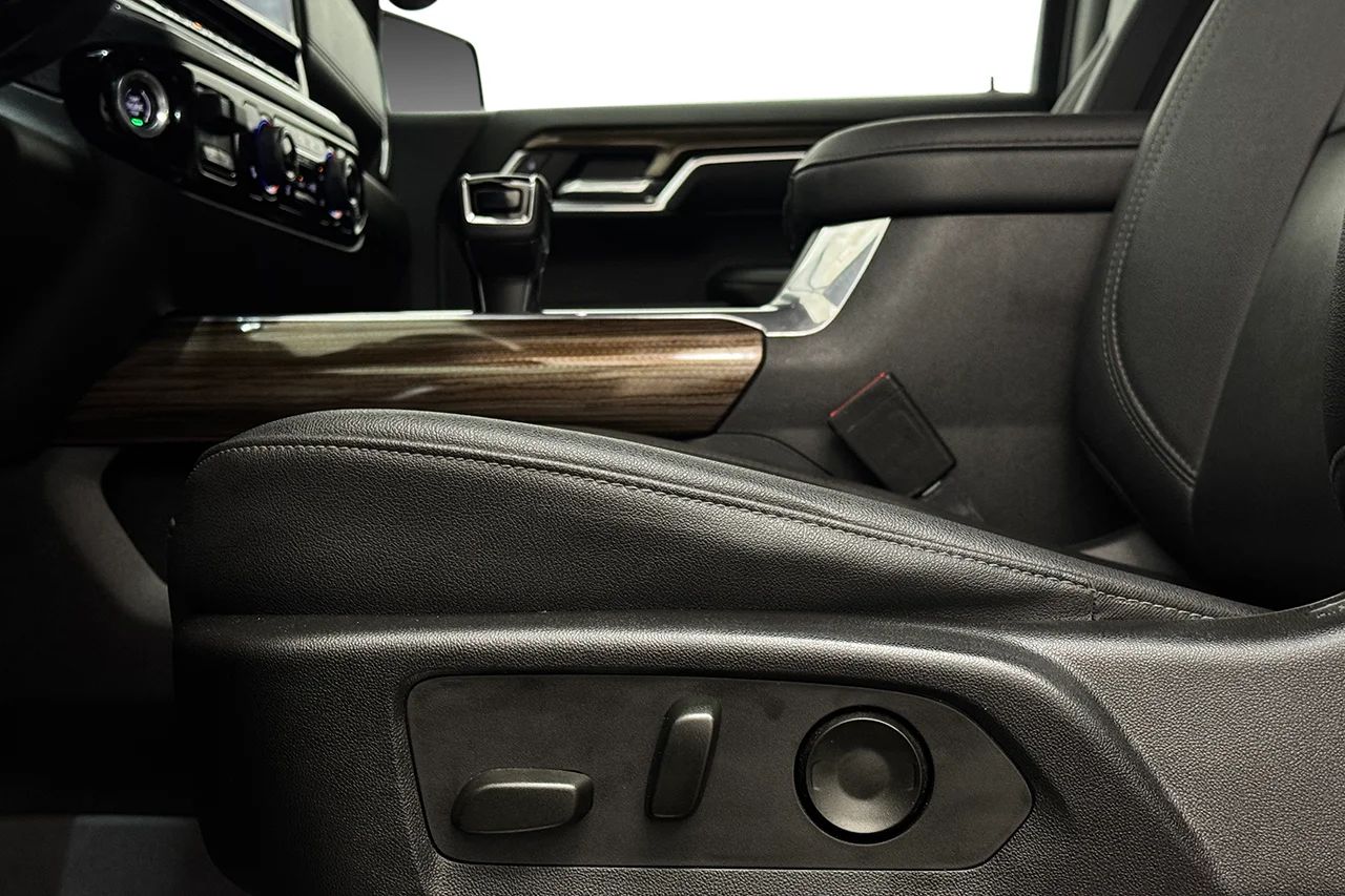 Chevrolet Silverado 1500 Crew 5.3 V8 Drag 360° Cockpit BOSE Läder LED MOMS 360hk – bild 10 av 28