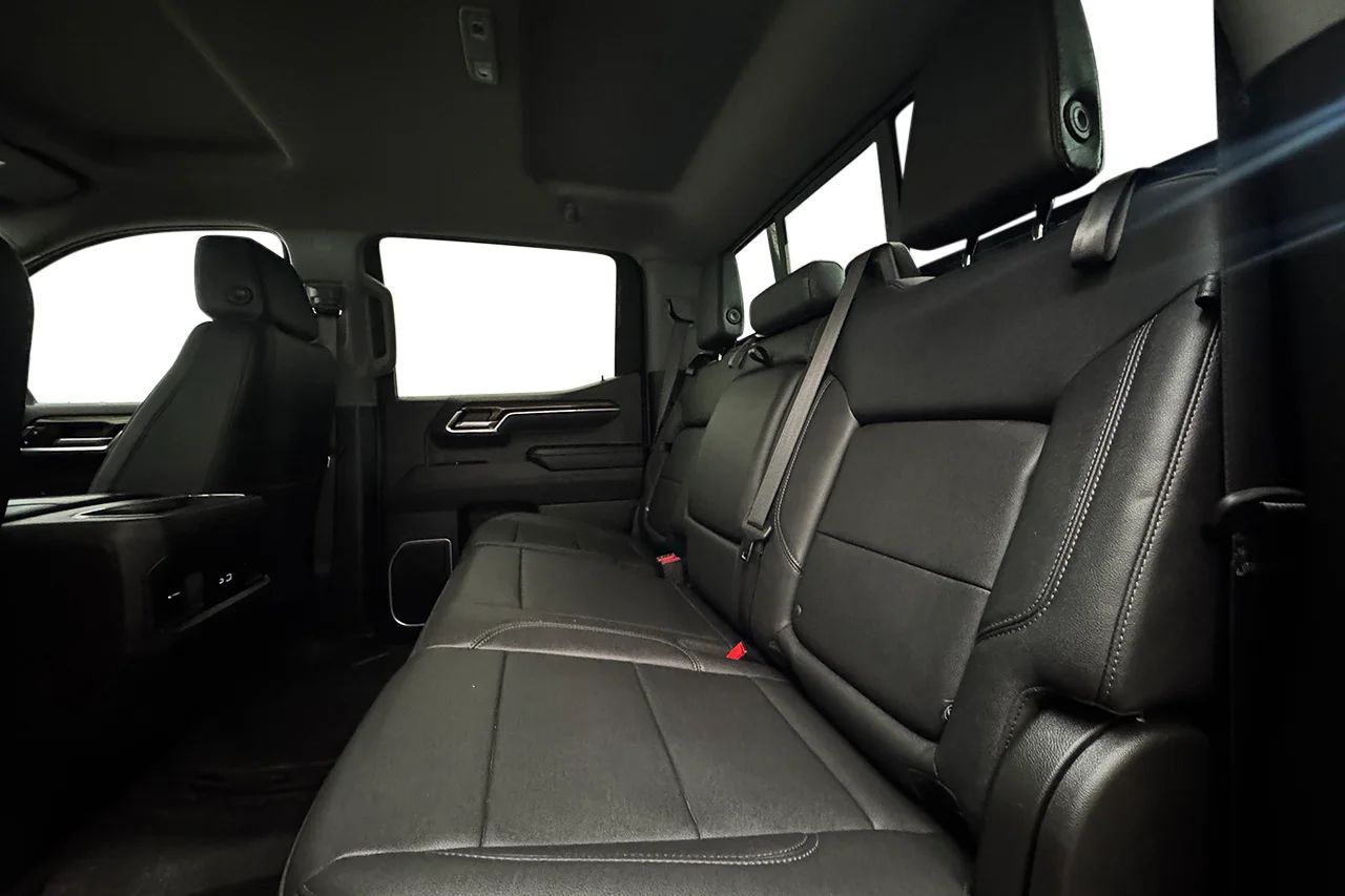 Chevrolet Silverado 1500 Crew 5.3 V8 Drag 360° Cockpit BOSE Läder LED MOMS 360hk – bild 11 av 28