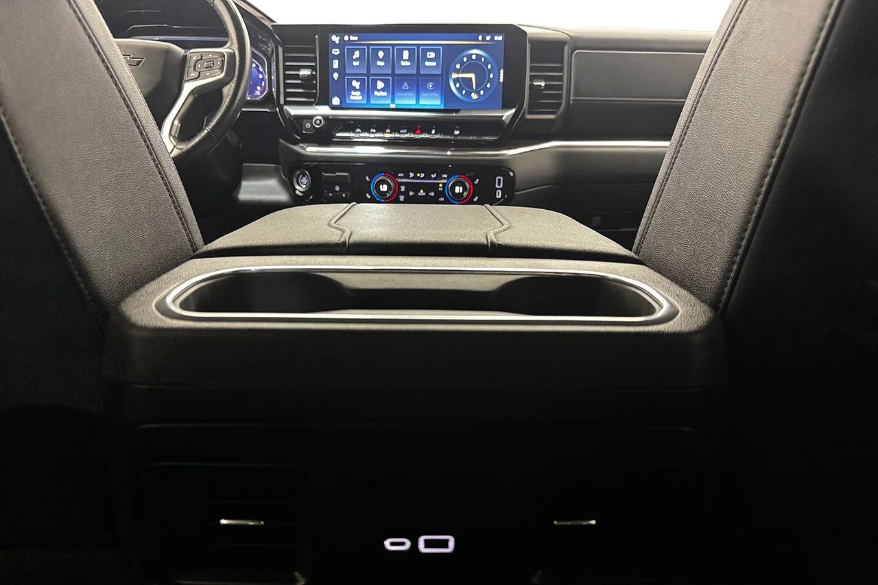 Chevrolet Silverado 1500 Crew 5.3 V8 Drag 360° Cockpit BOSE Läder LED MOMS 360hk – bild 13 av 28