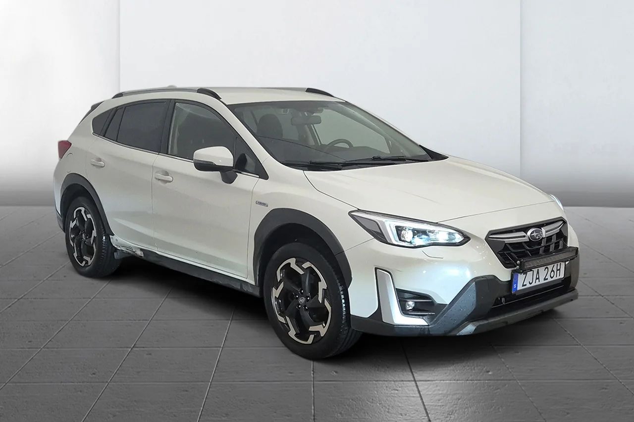 Subaru XV e-Boxer AWD XFuel Kamera Värmare CarPlay MOMS – bild 3 av 10