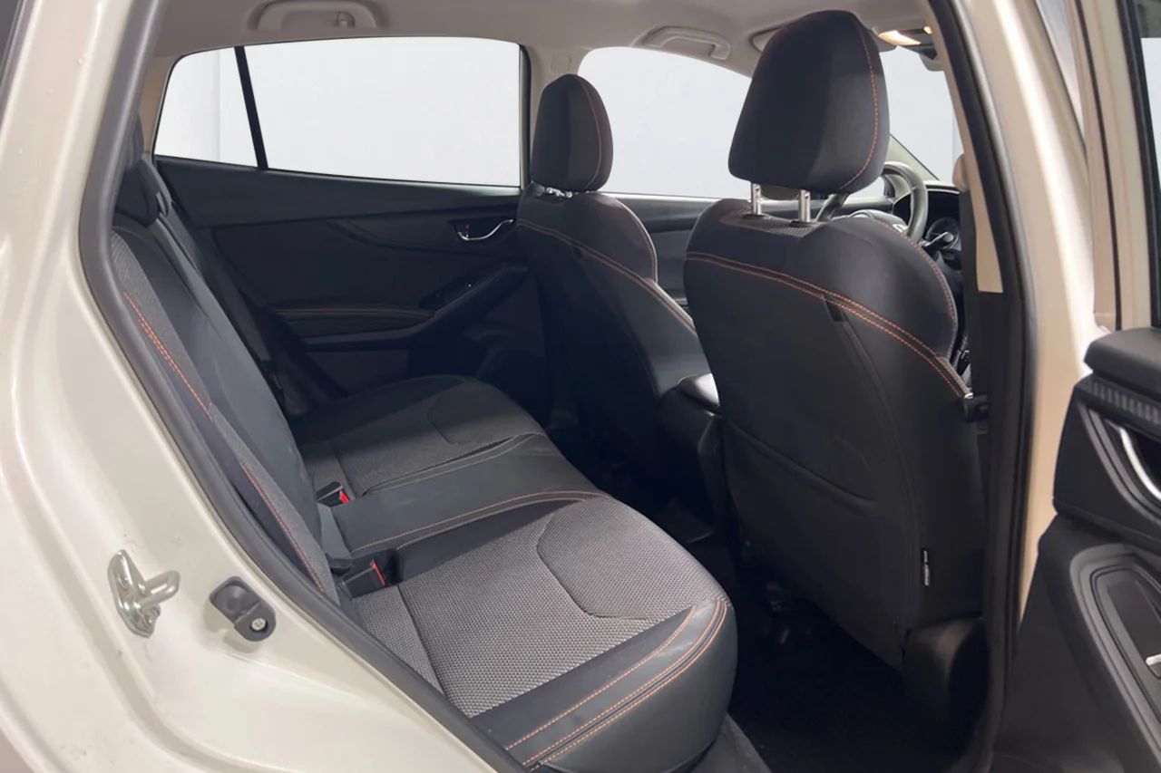 Subaru XV e-Boxer AWD XFuel Kamera Värmare CarPlay MOMS – bild 7 av 10