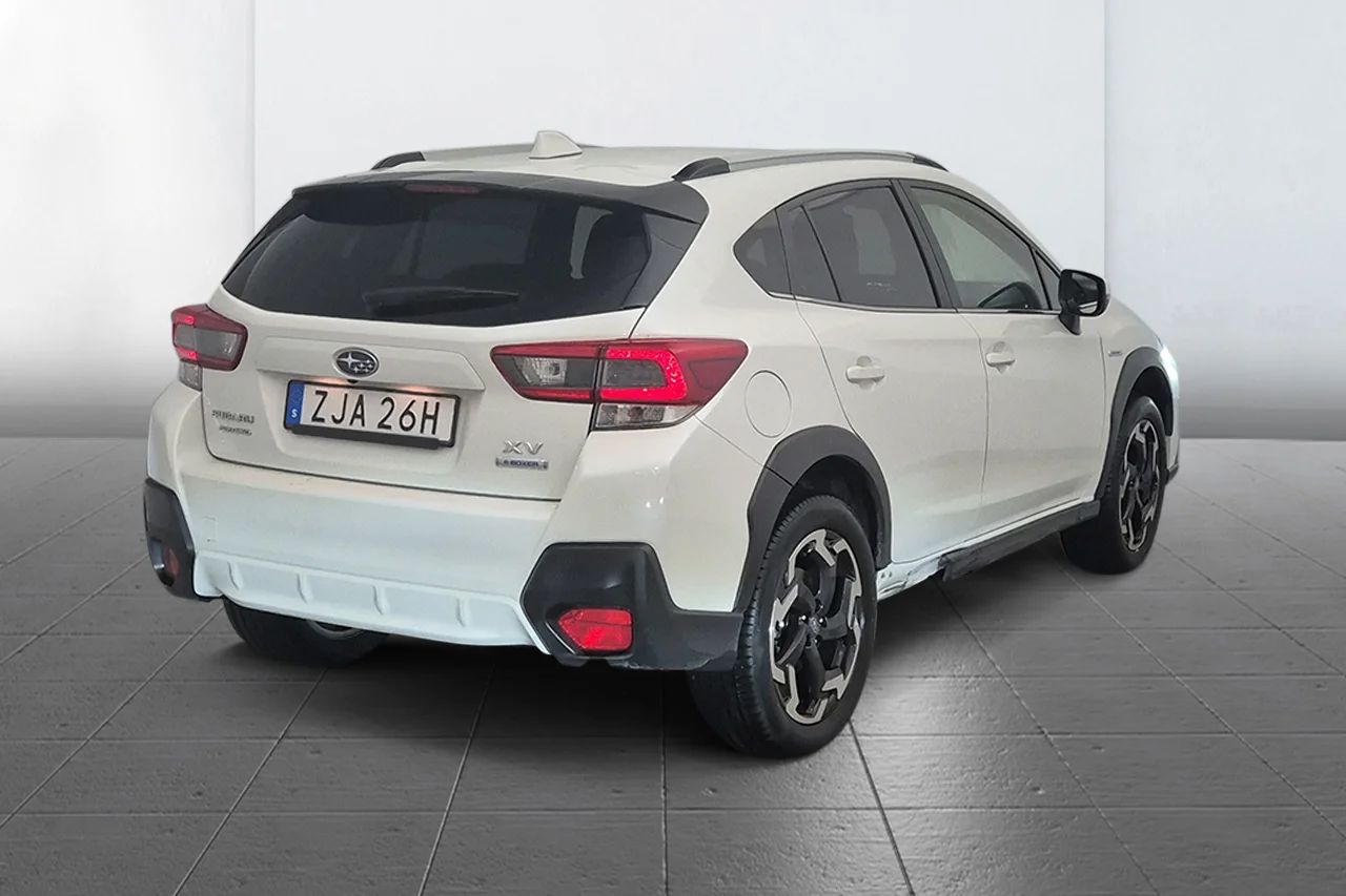 Subaru XV e-Boxer AWD XFuel Kamera Värmare CarPlay MOMS – bild 4 av 10