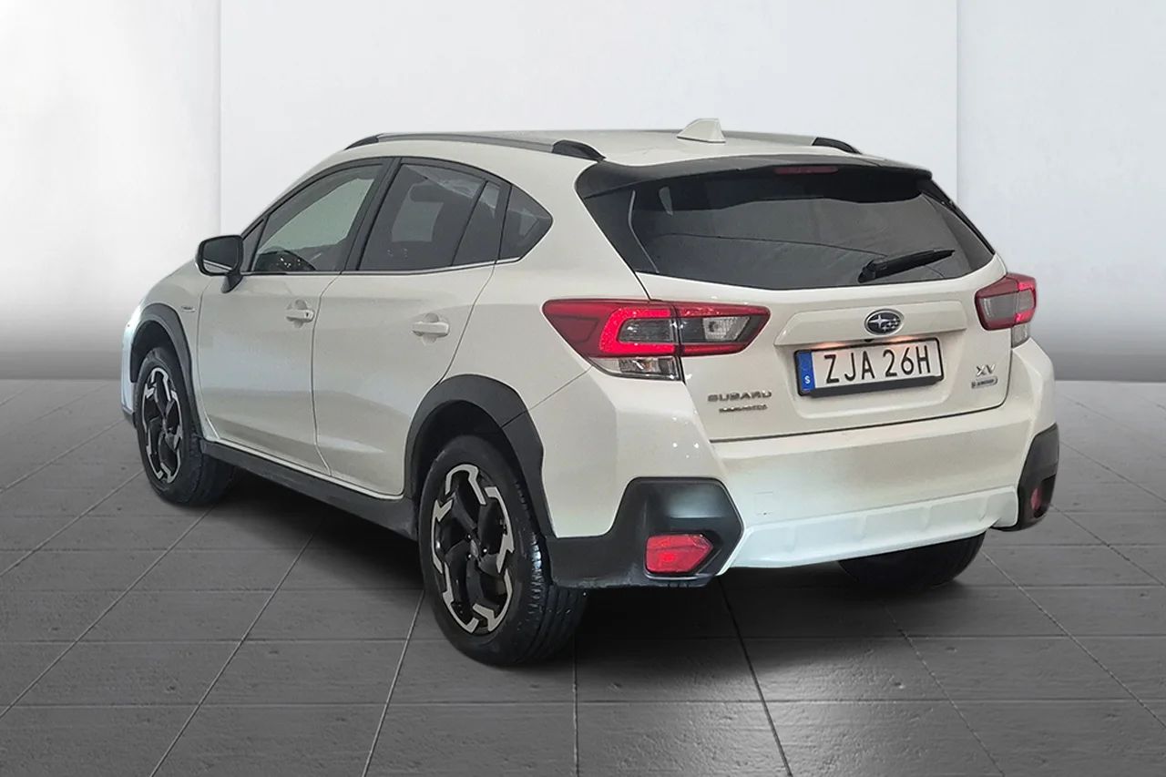 Subaru XV e-Boxer AWD XFuel Kamera Värmare CarPlay MOMS – bild 5 av 10
