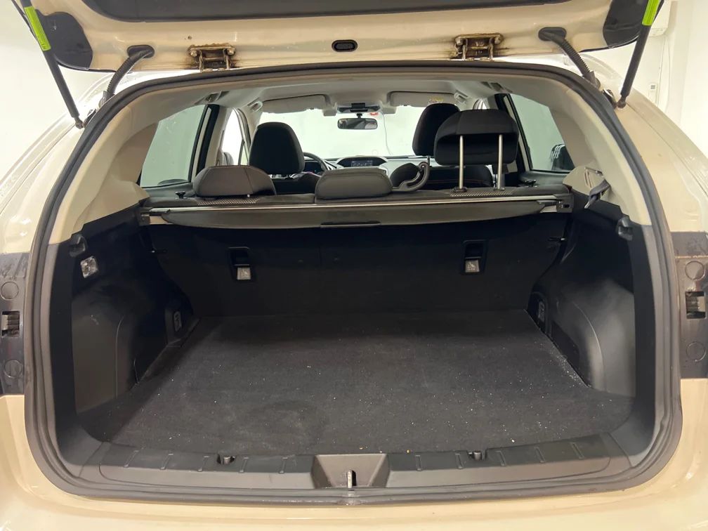 Subaru XV e-Boxer AWD XFuel Kamera Värmare CarPlay MOMS – bild 10 av 10