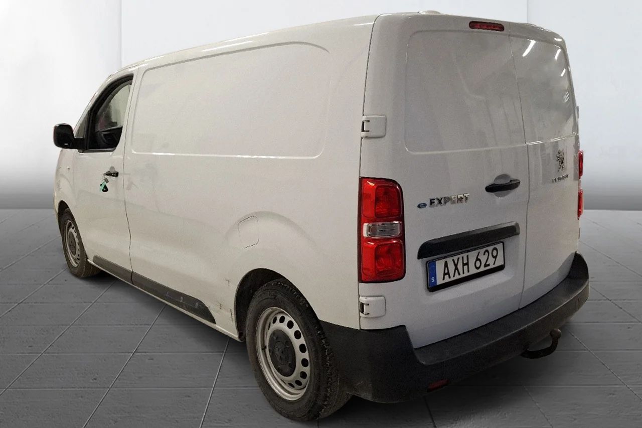 Peugeot e-Expert L2 75 kWh Drag Inredd Kamera 3-sits MOMS 136hk – bild 6 av 11