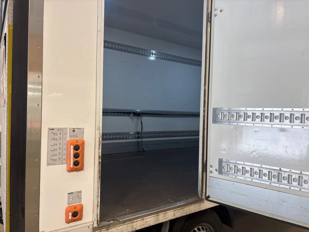 Mercedes-Benz Sprinter 317 CDI Volymskåp BG-Lyft 3-sits Kamera MOMS – bild 8 av 11