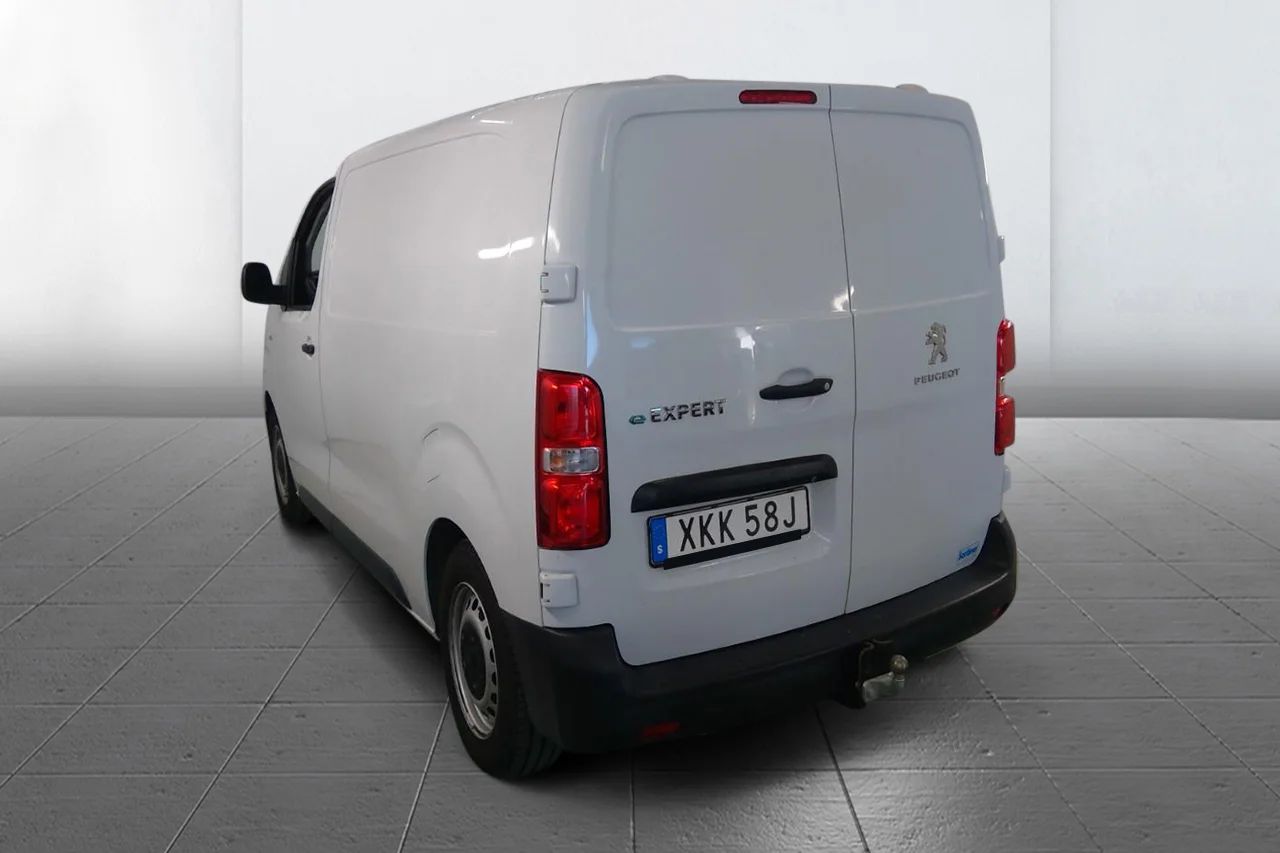 Peugeot e-Expert L2 75 kWh Drag Inredd 360° 3-sits MOMS 136hk – bild 4 av 8