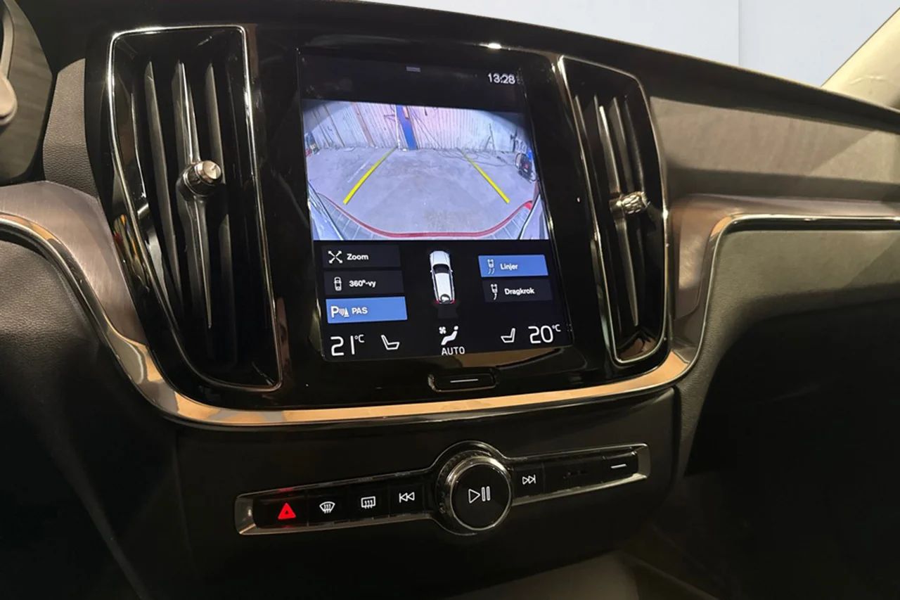 Volvo V60 B4 Momentum Advanced Drag Värmare Navi Kamera MOMS – bild 8 av 11