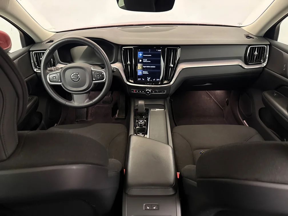 Volvo V60 B4 Momentum Advanced Drag Värmare Navi Kamera MOMS – bild 7 av 11