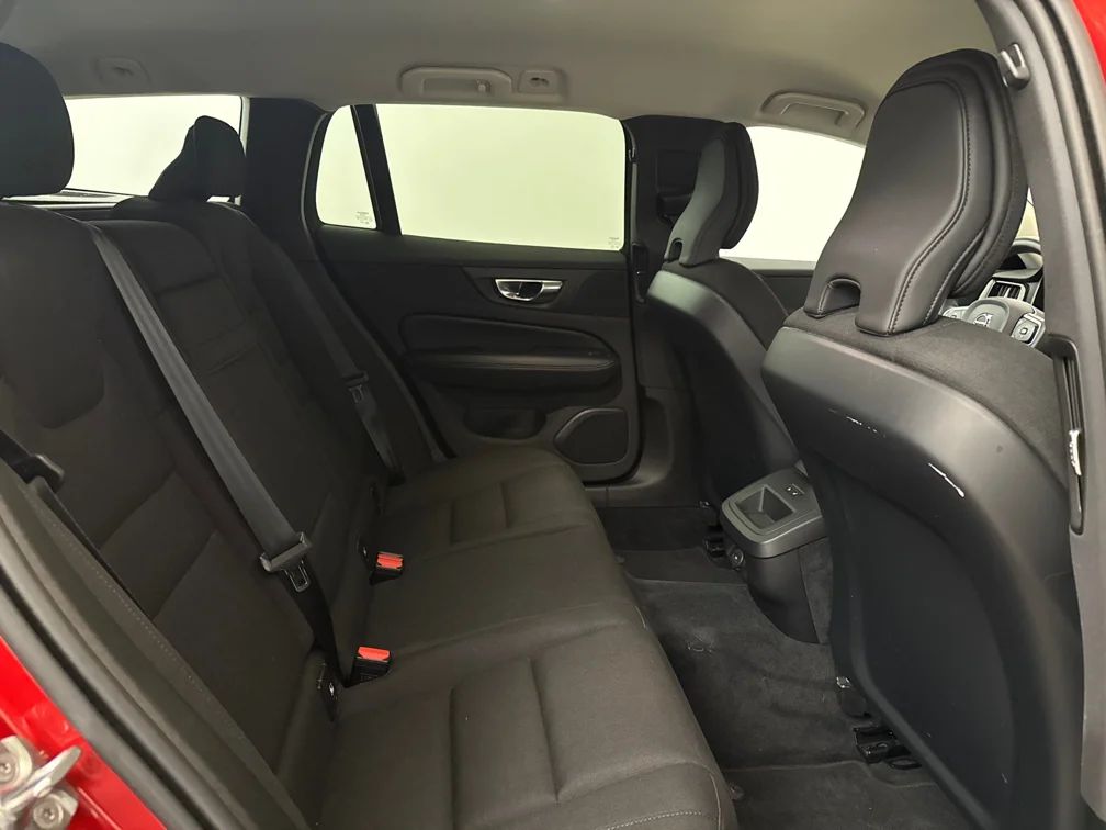 Volvo V60 B4 Momentum Advanced Drag Värmare Navi Kamera MOMS – bild 6 av 11