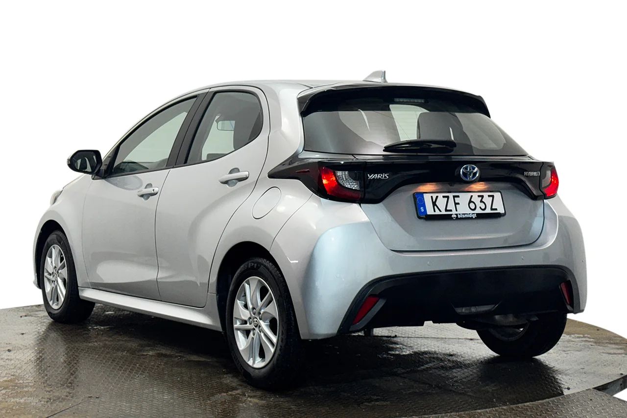 Toyota Yaris Hybrid Kamera PDC AdaptivFH Skyltigenkänning MOMS 116hk – bild 8 av 26