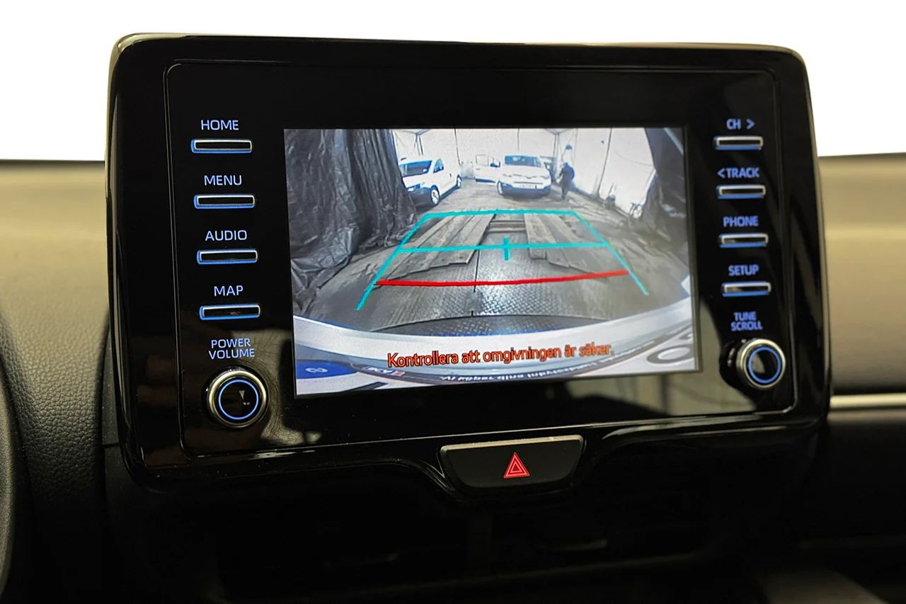 Toyota Yaris Hybrid Kamera PDC AdaptivFH Skyltigenkänning MOMS 116hk – bild 19 av 26
