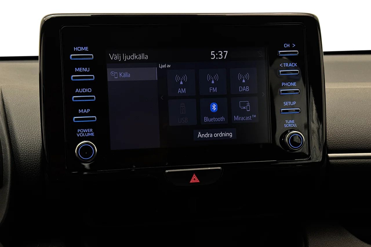 Toyota Yaris Hybrid Kamera PDC AdaptivFH Skyltigenkänning MOMS 116hk – bild 21 av 26