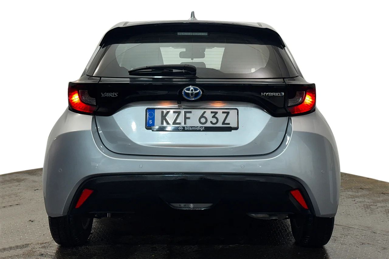 Toyota Yaris Hybrid Kamera PDC AdaptivFH Skyltigenkänning MOMS 116hk – bild 6 av 26