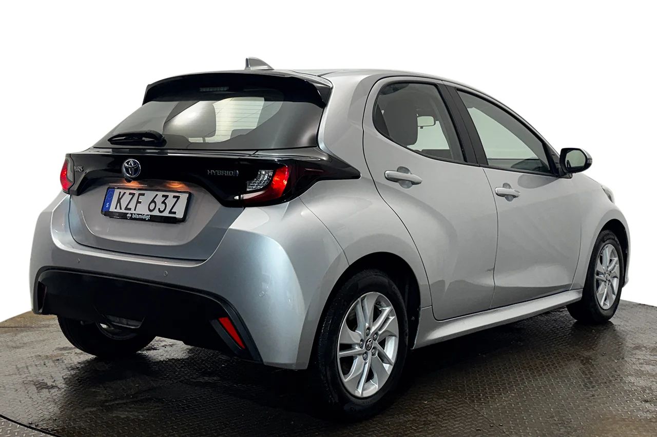 Toyota Yaris Hybrid Kamera PDC AdaptivFH Skyltigenkänning MOMS 116hk – bild 5 av 26