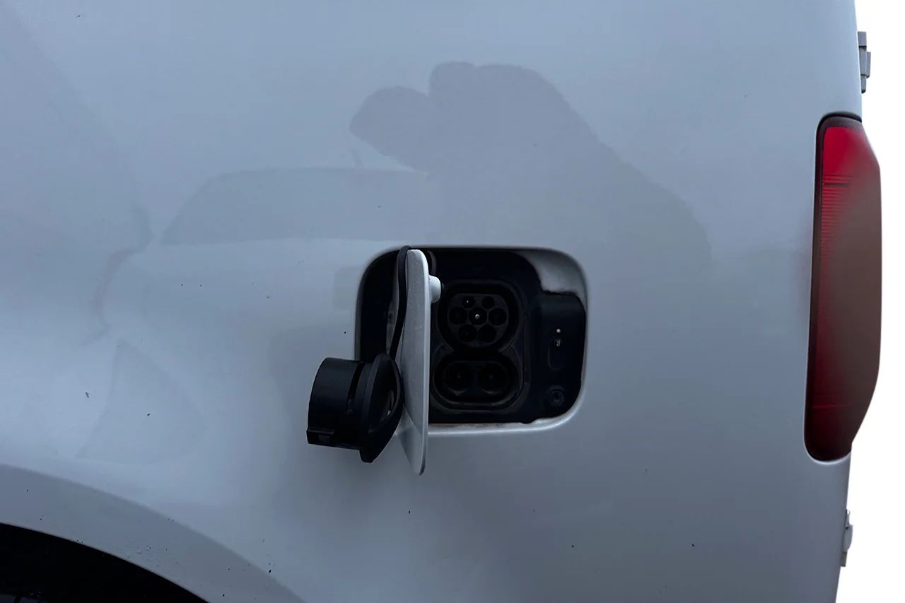 Volkswagen e-Caddy Maxi 37.3 kWh Drag Värmare CCS AppConnect MOMS 113hk – bild 26 av 26