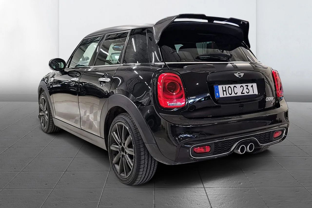 Mini Cooper SD 5-dörr ConnectedXL Excitement JCW LED Delskinn 170hk – bild 7 av 11