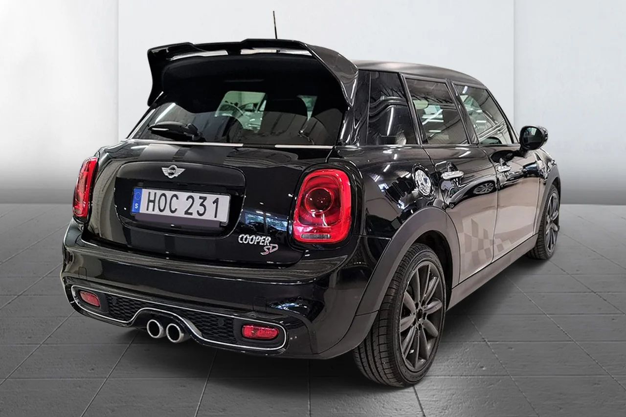 Mini Cooper SD 5-dörr ConnectedXL Excitement JCW LED Delskinn 170hk – bild 5 av 11