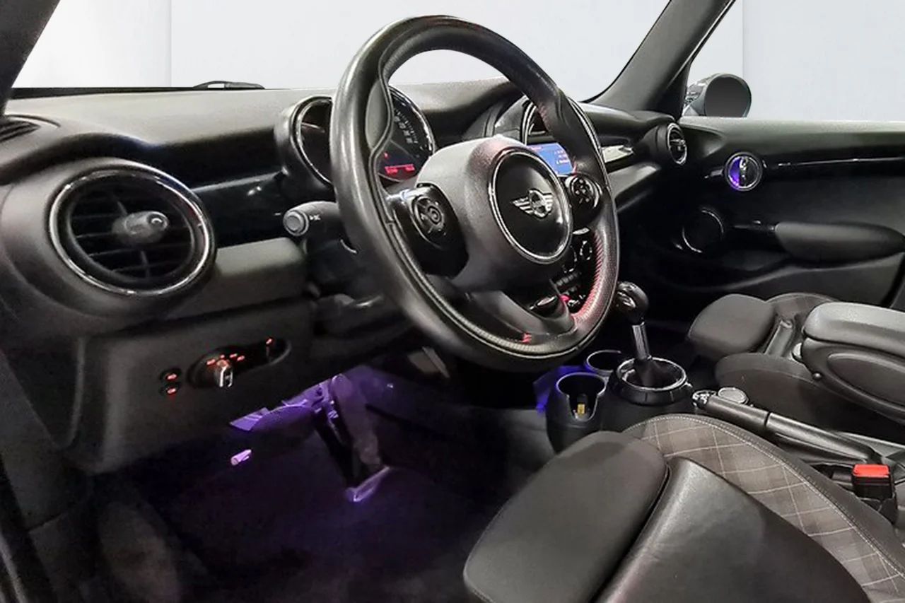 Mini Cooper SD 5-dörr ConnectedXL Excitement JCW LED Delskinn 170hk – bild 9 av 11