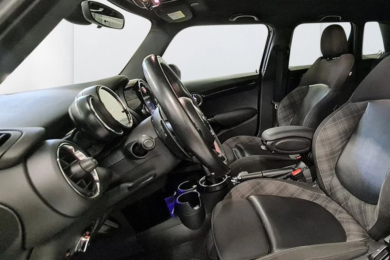 Mini Cooper SD 5-dörr ConnectedXL Excitement JCW LED Delskinn 170hk – bild 8 av 11