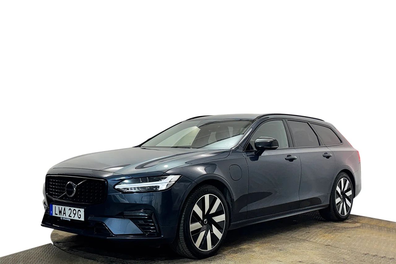 Volvo V90 Recharge T6 AWD Plus Dark Läder Drag Navi Cockpit Värmare MOMS 350hk