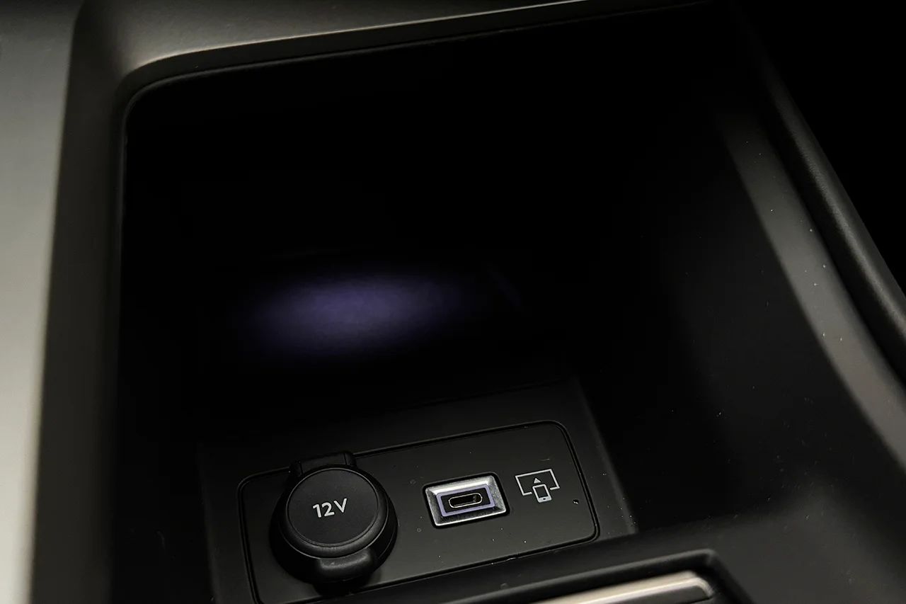 Peugeot 408 1.2 PureTech Massage 360° Cockpit Delläder MOMS 131hk – bild 33 av 39