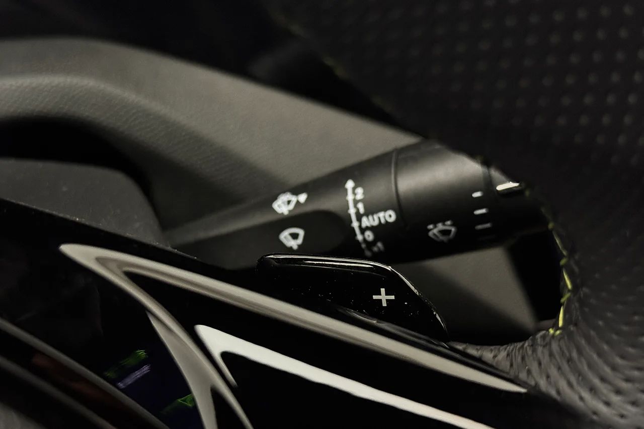 Peugeot 408 1.2 PureTech Massage 360° Cockpit Delläder MOMS 131hk – bild 23 av 39