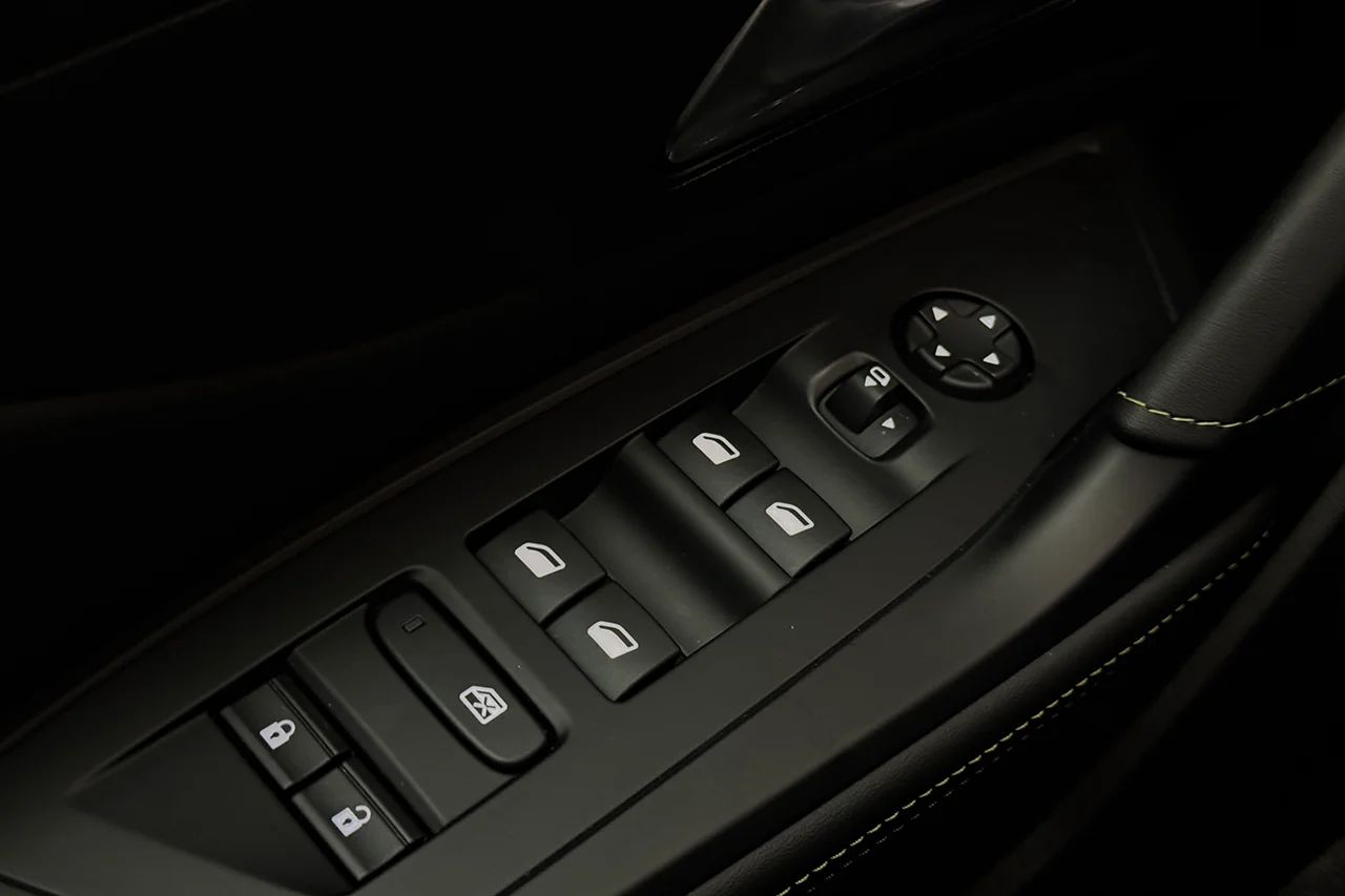 Peugeot 408 1.2 PureTech Massage 360° Cockpit Delläder MOMS 131hk – bild 37 av 39