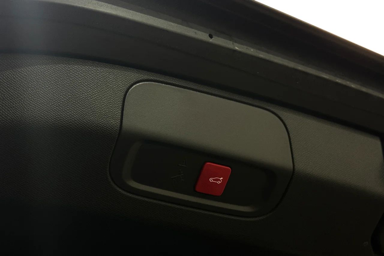 Peugeot 408 1.2 PureTech Massage 360° Cockpit Delläder MOMS 131hk – bild 39 av 39
