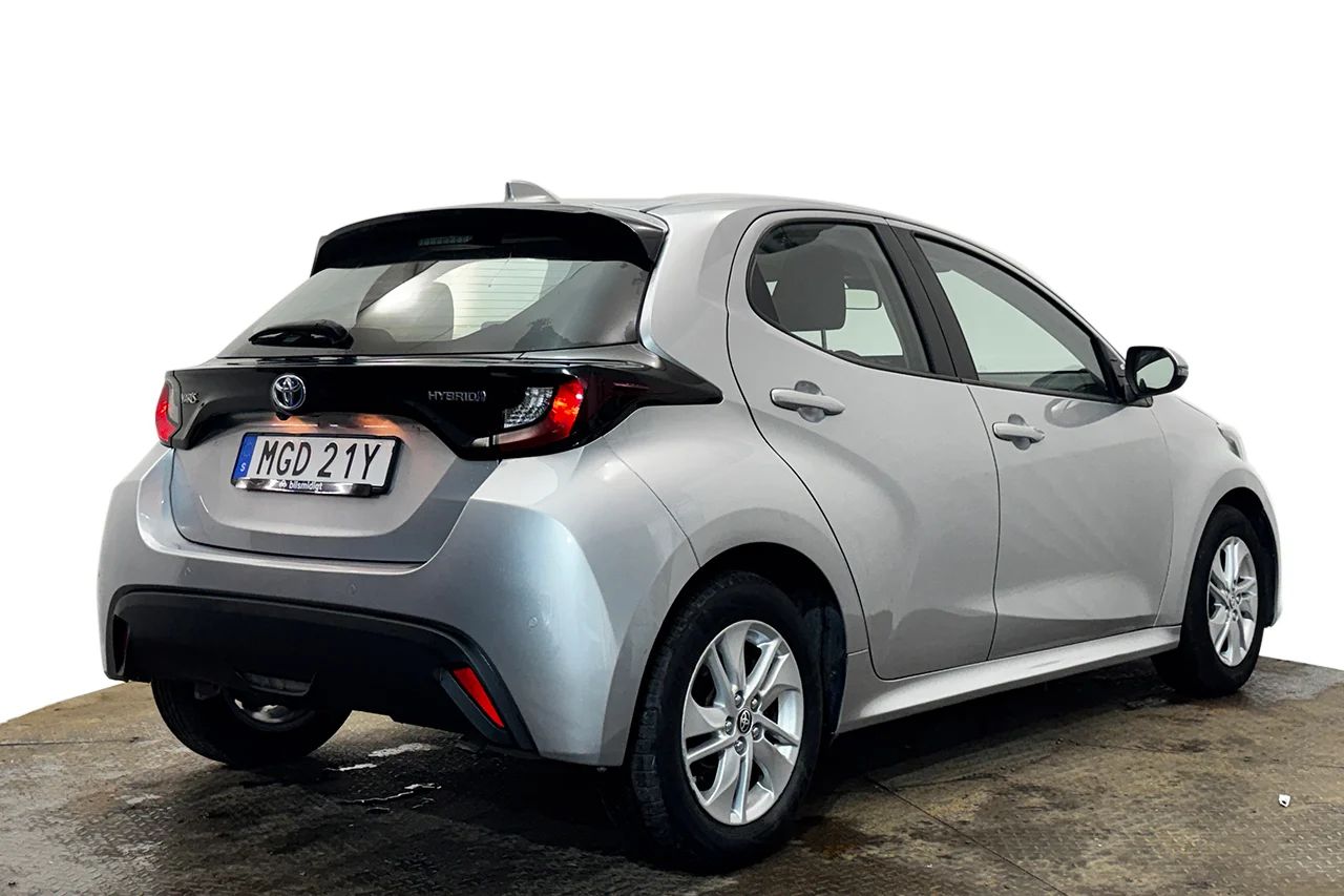 Toyota Yaris Hybrid Kamera PDC AdaptivFH Skyltigenkänning MOMS 116hk – bild 5 av 23