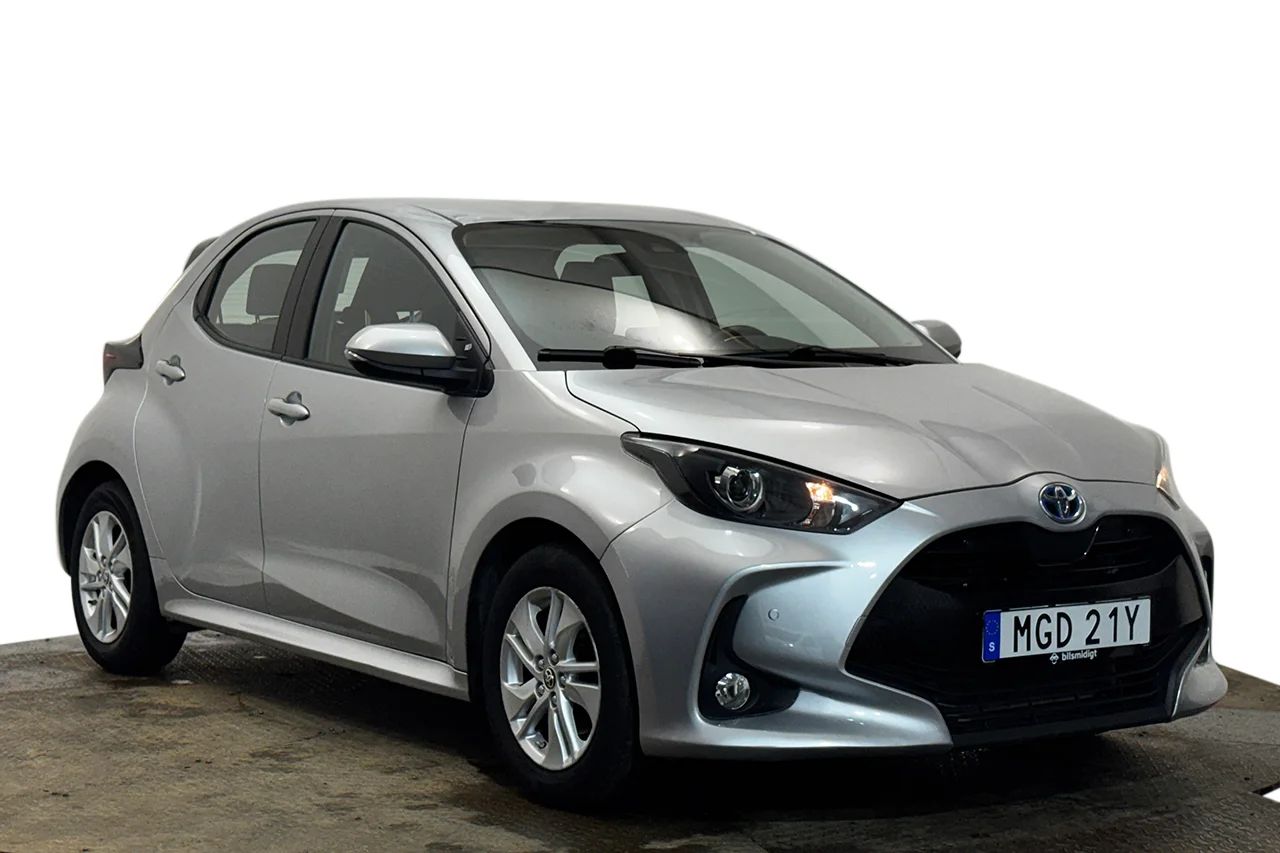 Toyota Yaris Hybrid Kamera PDC AdaptivFH Skyltigenkänning MOMS 116hk – bild 3 av 23