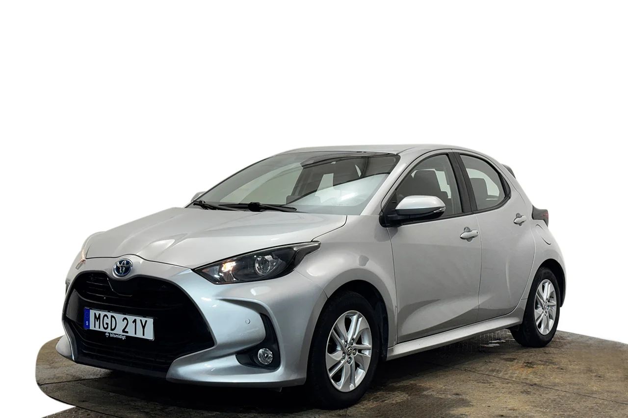 Toyota Yaris Hybrid Kamera PDC AdaptivFH Skyltigenkänning MOMS 116hk – bild 1 av 23